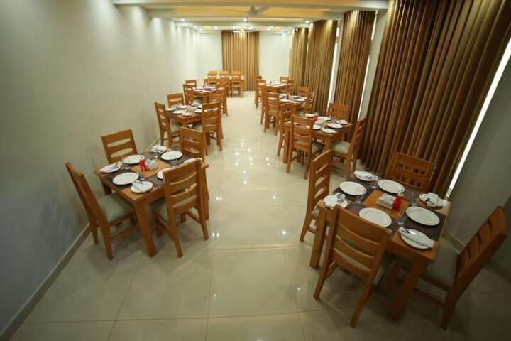 Dining 25 of 35