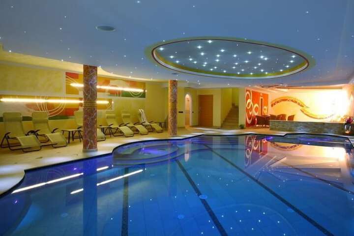 Pool 14 of 46