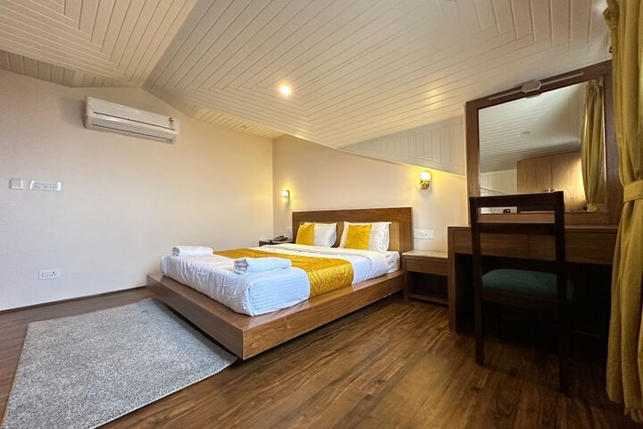 Room 10 of 38