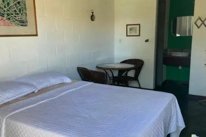 Room 10 of 13