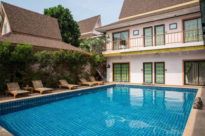 Hotel with Pool