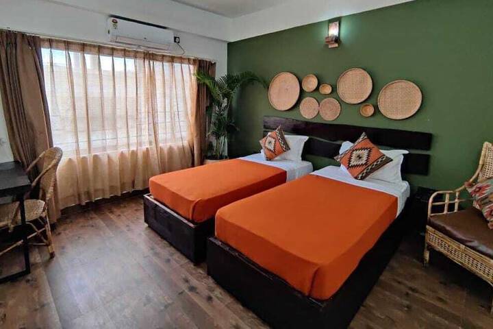 Room 8 of 19