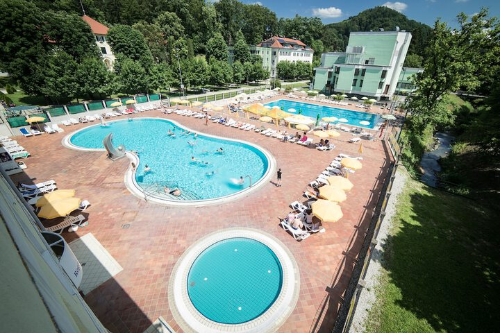 Pool 51 of 128