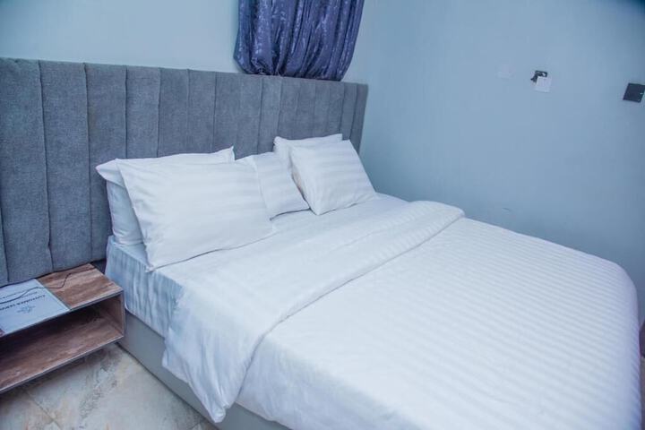 Room 13 of 40