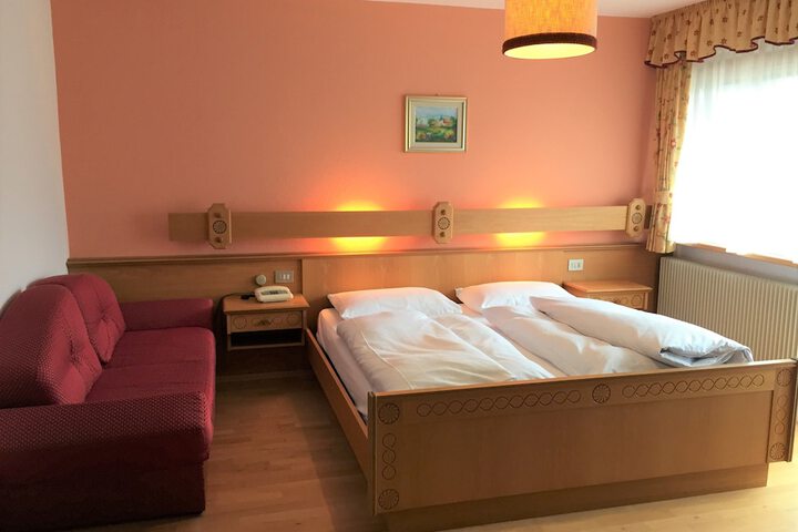 Room 4 of 52