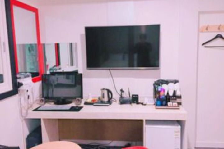 Room 4 of 5