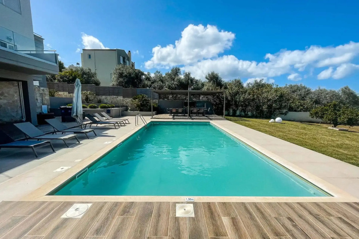 Pool 21 of 50