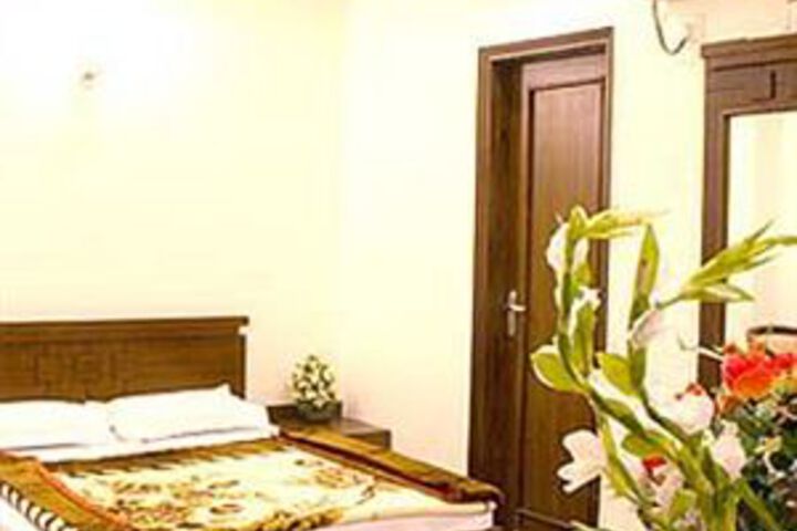 Room 8 of 14