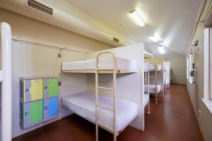 Room 6 of 18