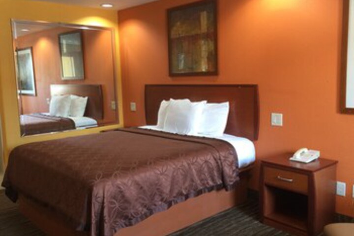 Room 11 of 12