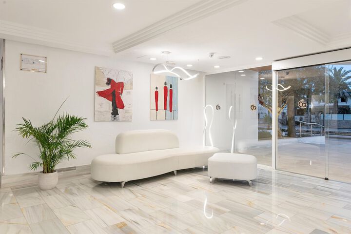 Entrance & Lobby