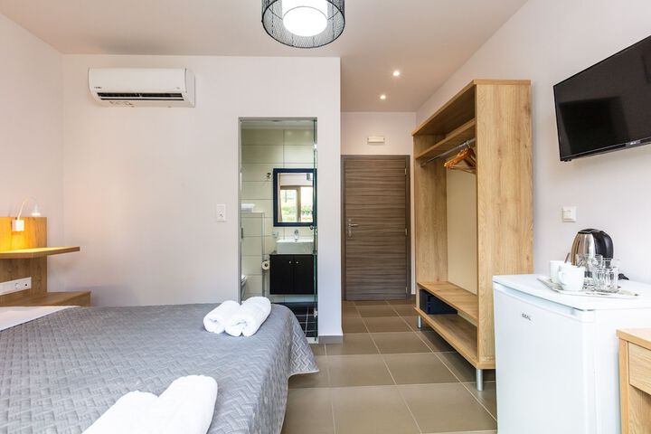 Room 3 of 49
