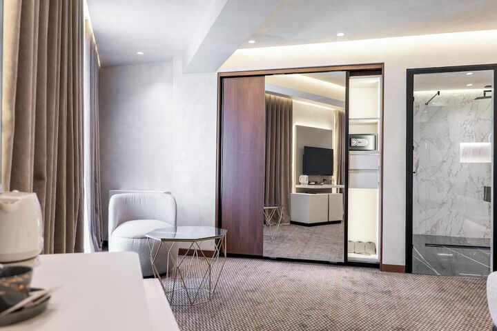 Room 46 of 125
