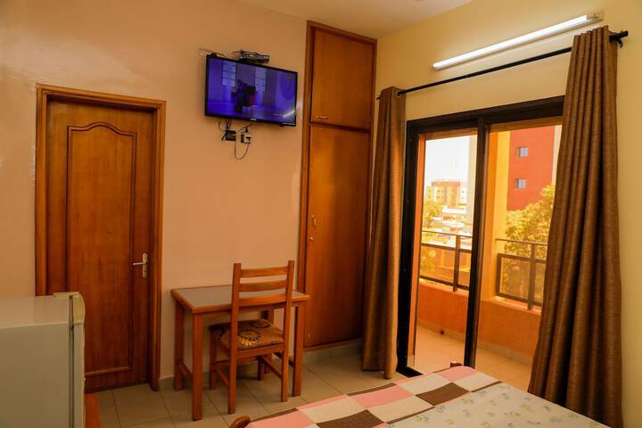 Room 10 of 33