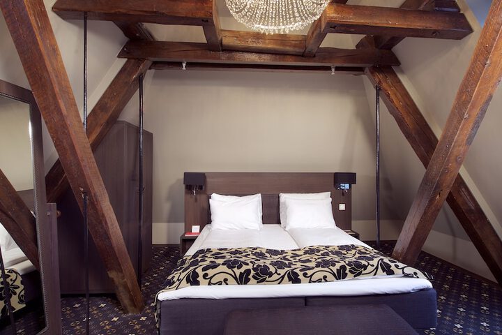 Room 5 of 27
