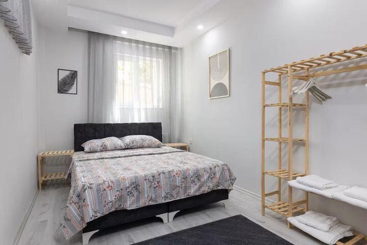 Room 18 of 293
