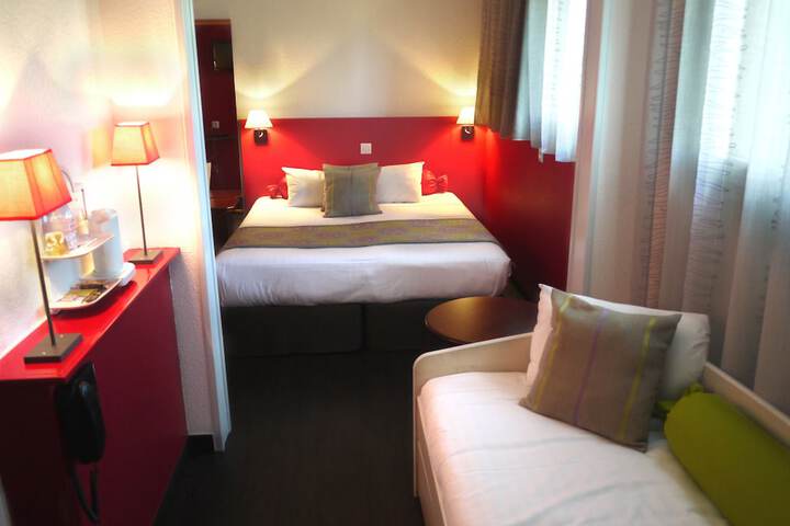 Room 4 of 20