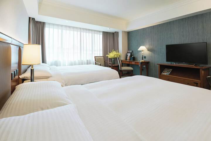 Room 2 of 93