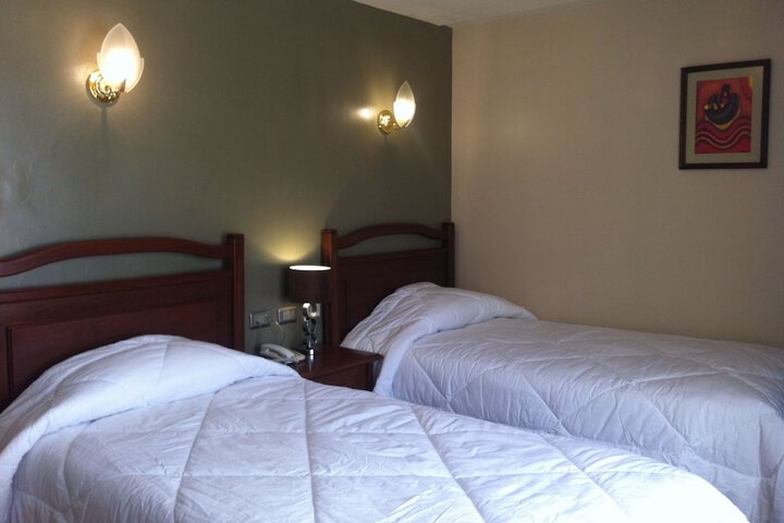 Room 9 of 33