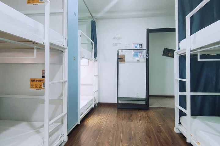 Room 13 of 19