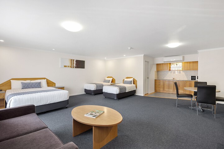 Room 4 of 92