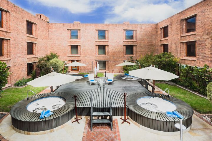 Hotel Pool
