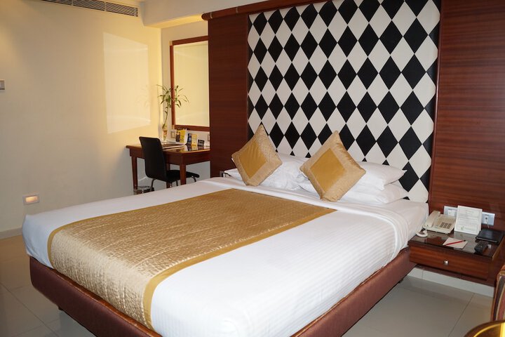 Room 12 of 76