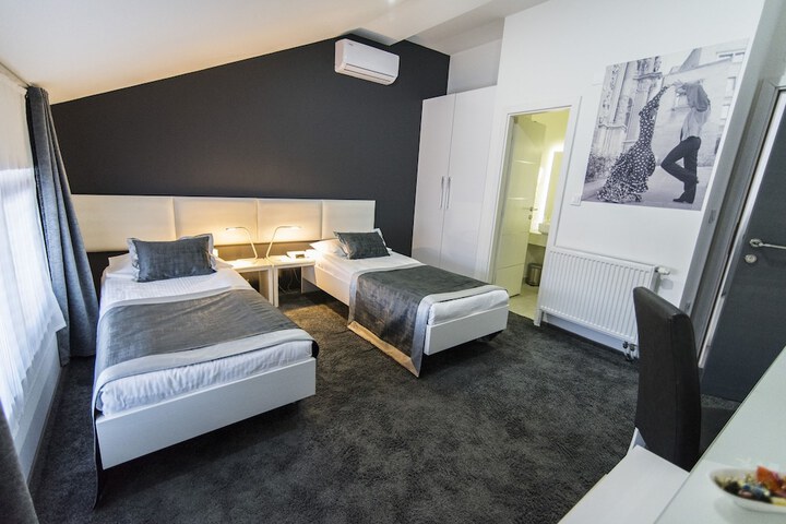 Room 21 of 60