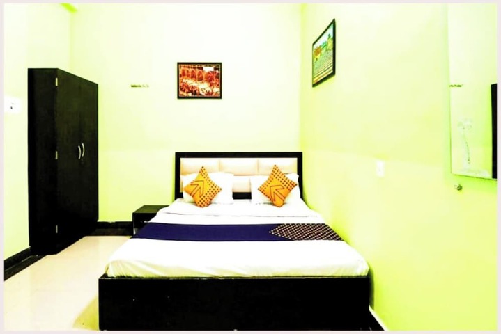Room 9 of 28