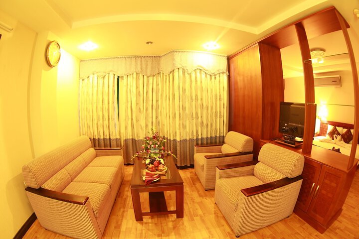 Room 6 of 27