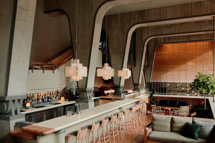 Lounge 41 of 50