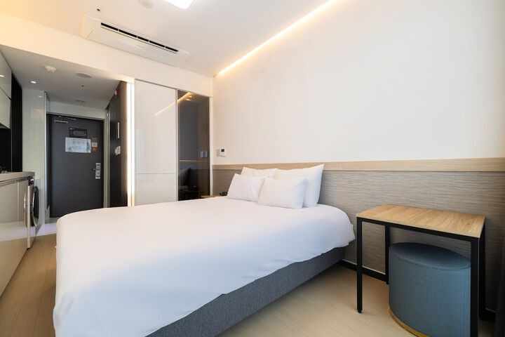 Room 9 of 17