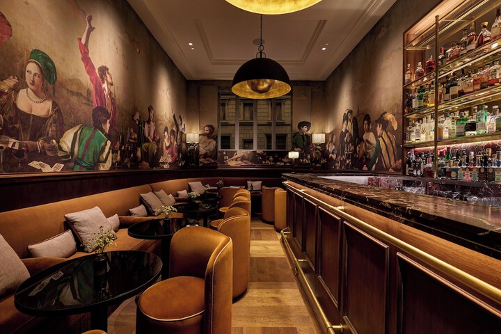 Lounge 82 of 94
