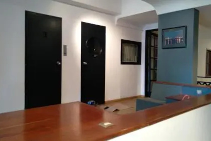 Room 9 of 14