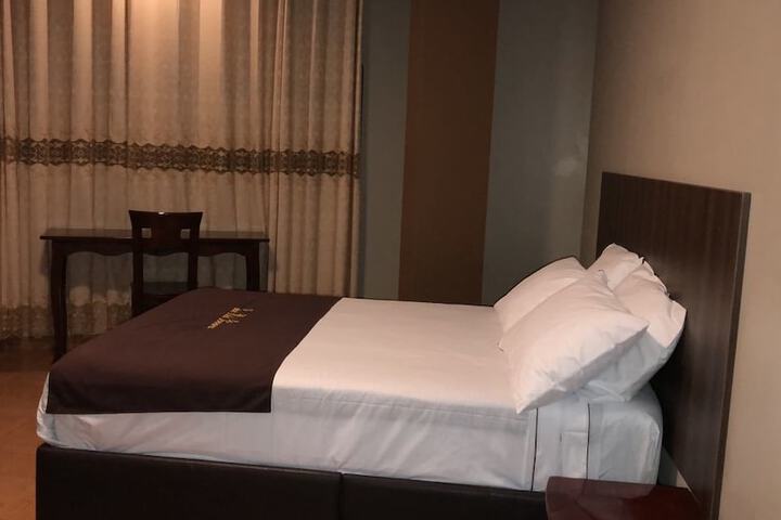 Room 13 of 42