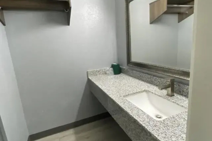 Room 8 of 11