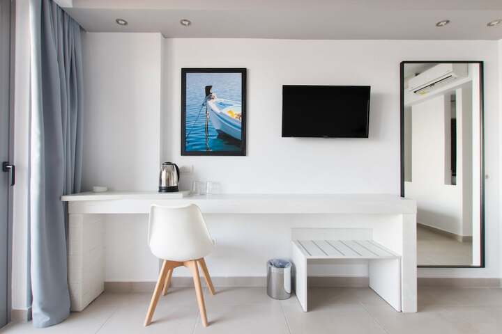 Room 42 of 171