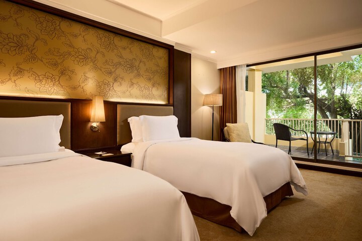 Room 40 of 141