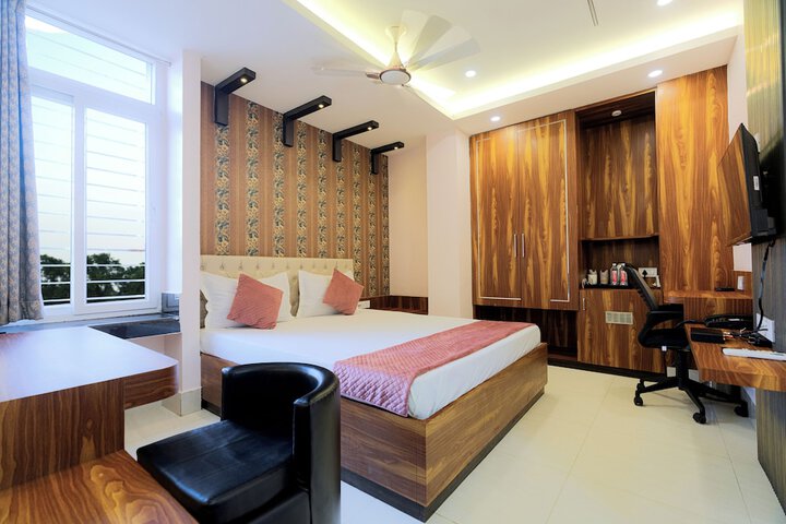 Room 4 of 37