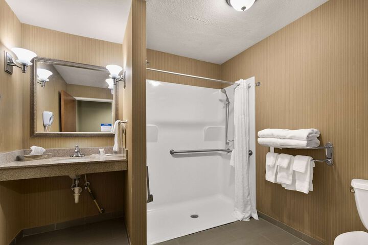 2 Queen Beds Suite (5 of 11)