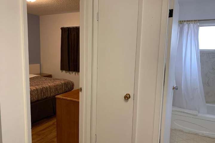 Room 27 of 99