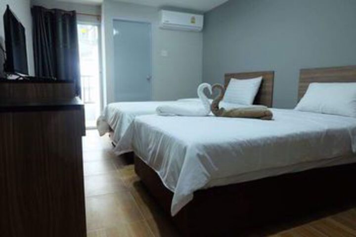 Room 4 of 7