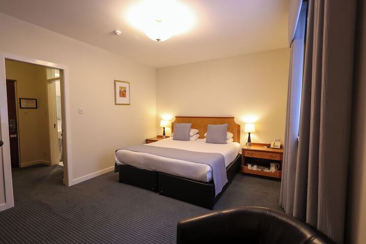 Room 30 of 94