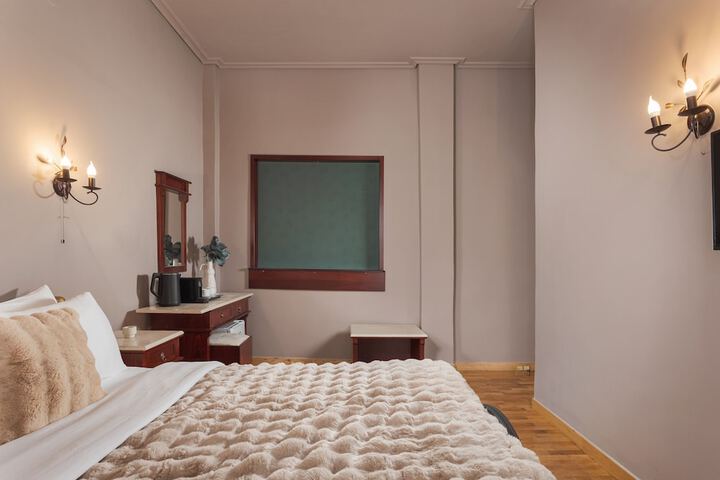 Room 28 of 132