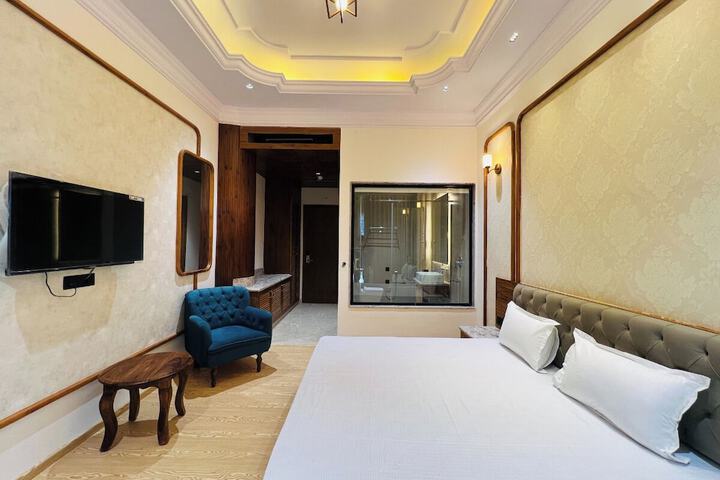 Room 5 of 20