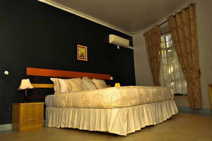 Room 10 of 96