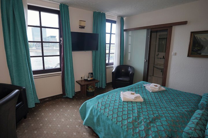 Room 36 of 107