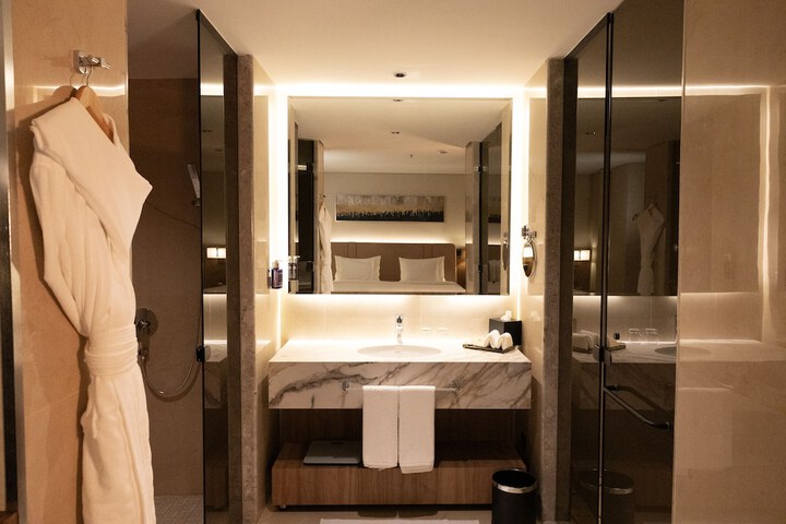 Room 10 of 17