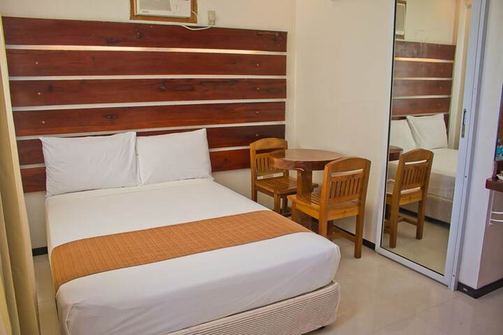 Room 13 of 80