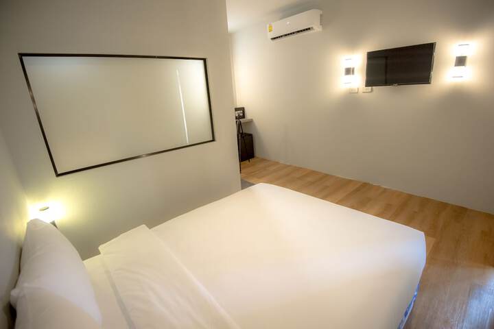 Room 5 of 68